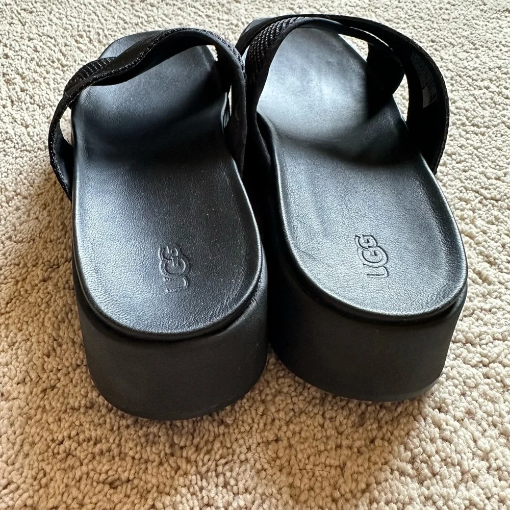 Ugg Emily sandals size 9 - Picture 3 of 9